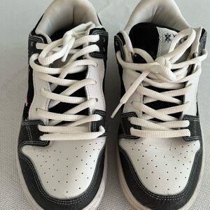 Kitowares heat sensing low dunk sneakers size 38 or 8